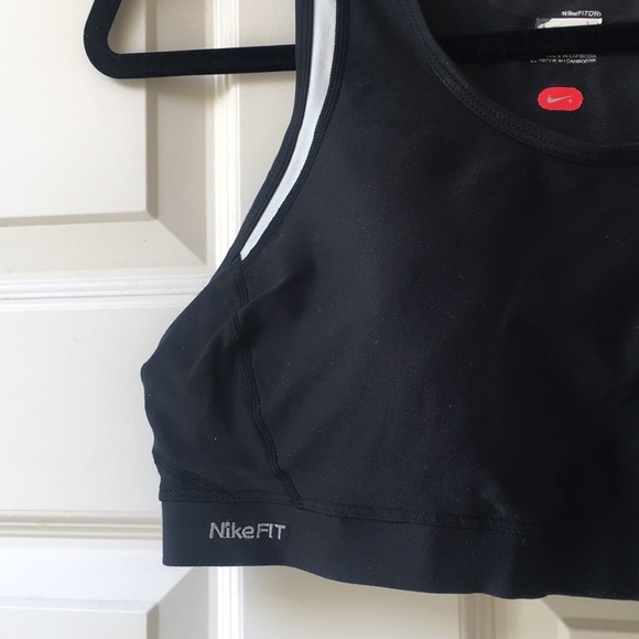 Nike sports/workout bra with internal support - Picture 2 of 7